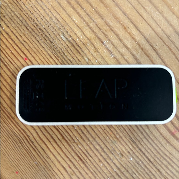 Leap Motion Controller LM-010 Hand Motion Tracking Gesture Sensor VR - Picture 3 of 3